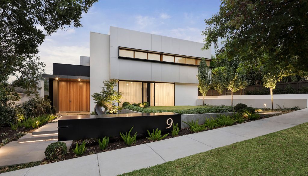 Exterior of a contemporary home | Featured image for External Feature Wall Ideas | Creating Beautiful Exterior Feature Walls blog.