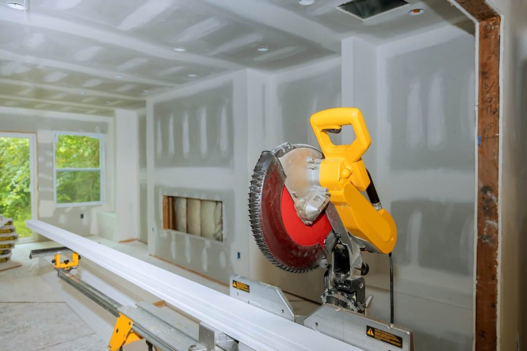 New home with a circular saw in the foreground | Featured image for the A Beginners Guide to Taping and Jointing Plasterboard blog from BetaBoard.